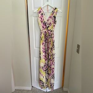 sleeveless maxi dress w/ tie waist. Fully lined, gorgeous color pattern.